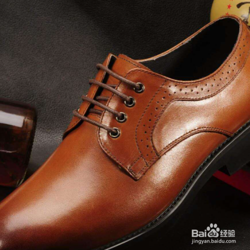 买皮鞋是要买比平时大还是小