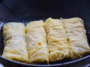 如何制作美味好吃的八宝腐皮卷