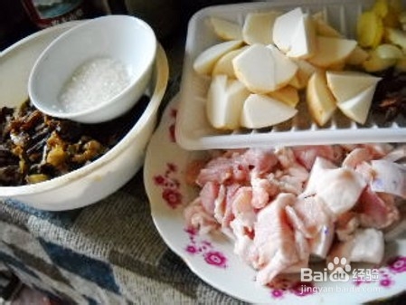 梅菜芋头红烧肉