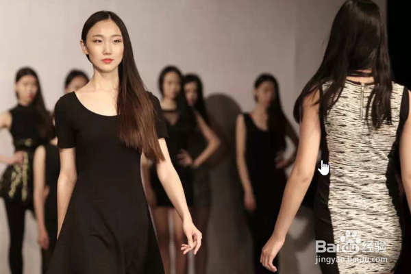 初学者怎样学模特步