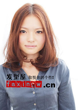 2010年时尚女生中分发型设计