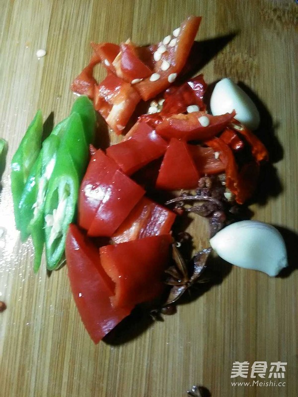 土豆炖鸡肉的做法