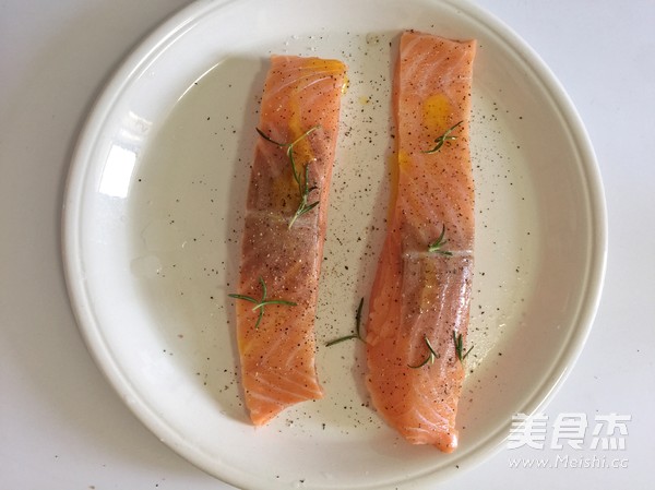 迷迭香煎三文鱼