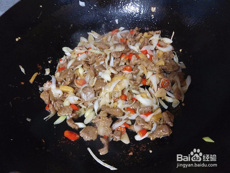 教你葱爆牛肉的做法，葱香味浓肉嫩，好吃又健康