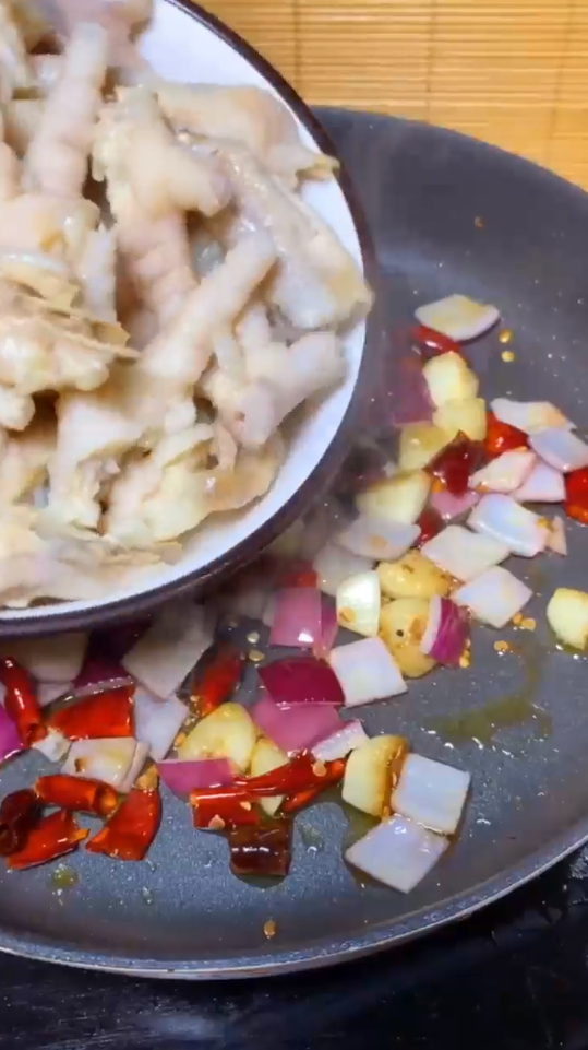 教你如何做出大厨范儿的肉蟹煲