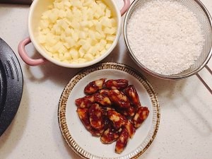 粒粒肠土豆焖饭做法