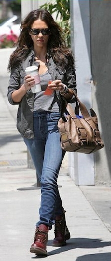 粉色马丁靴如何搭配