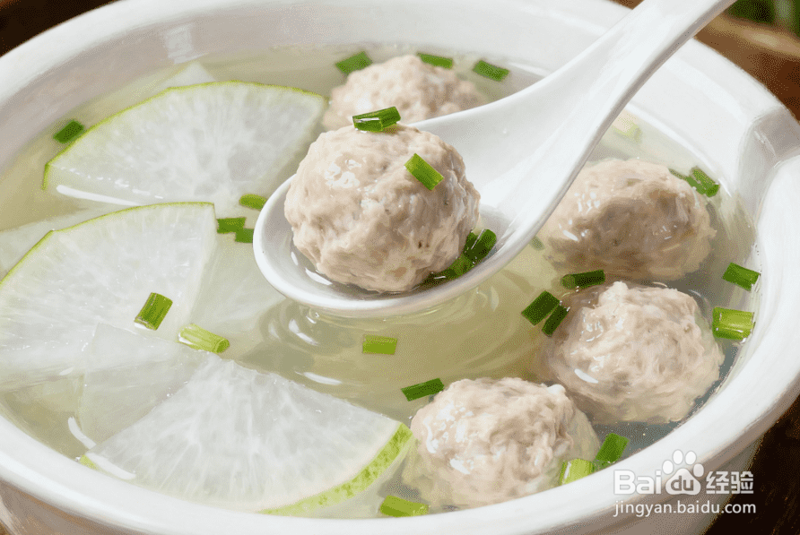 冬瓜丸子汤:丸子 Q 弹,汤清味鲜,冬瓜软烂
