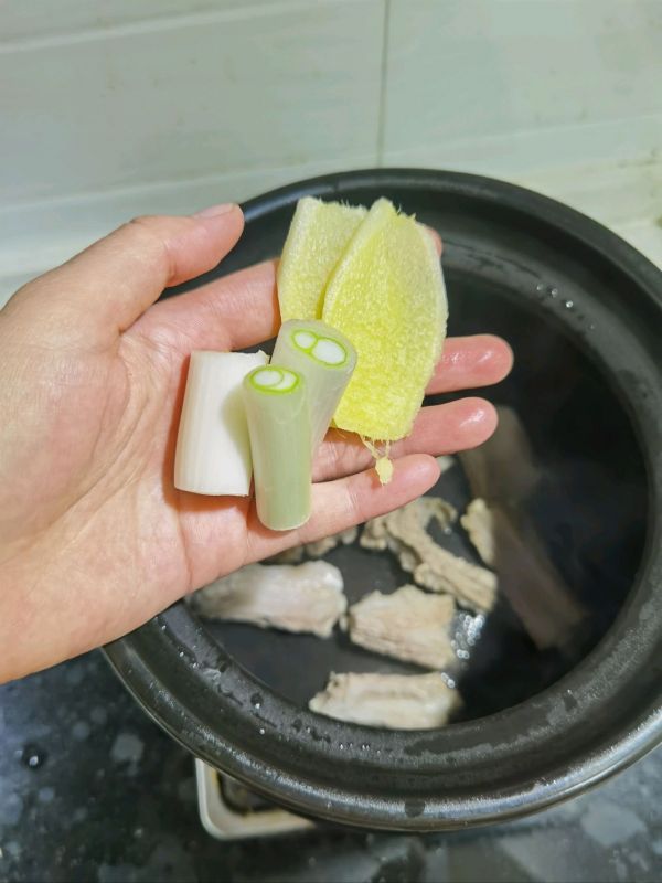 萝卜排骨暖身汤