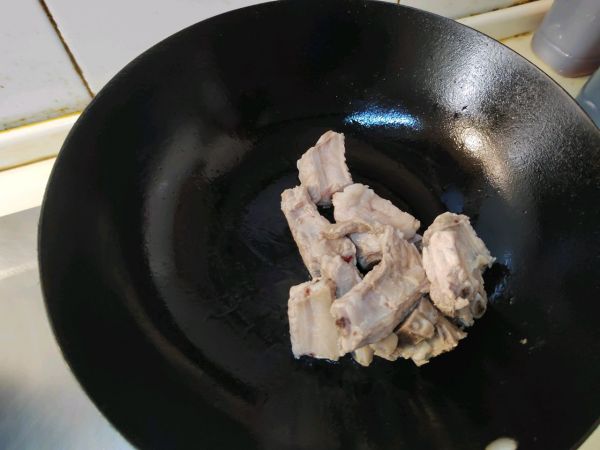 山药萝卜玉米排骨汤