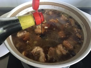 家常菜(番茄土豆炖牛腩)的做法