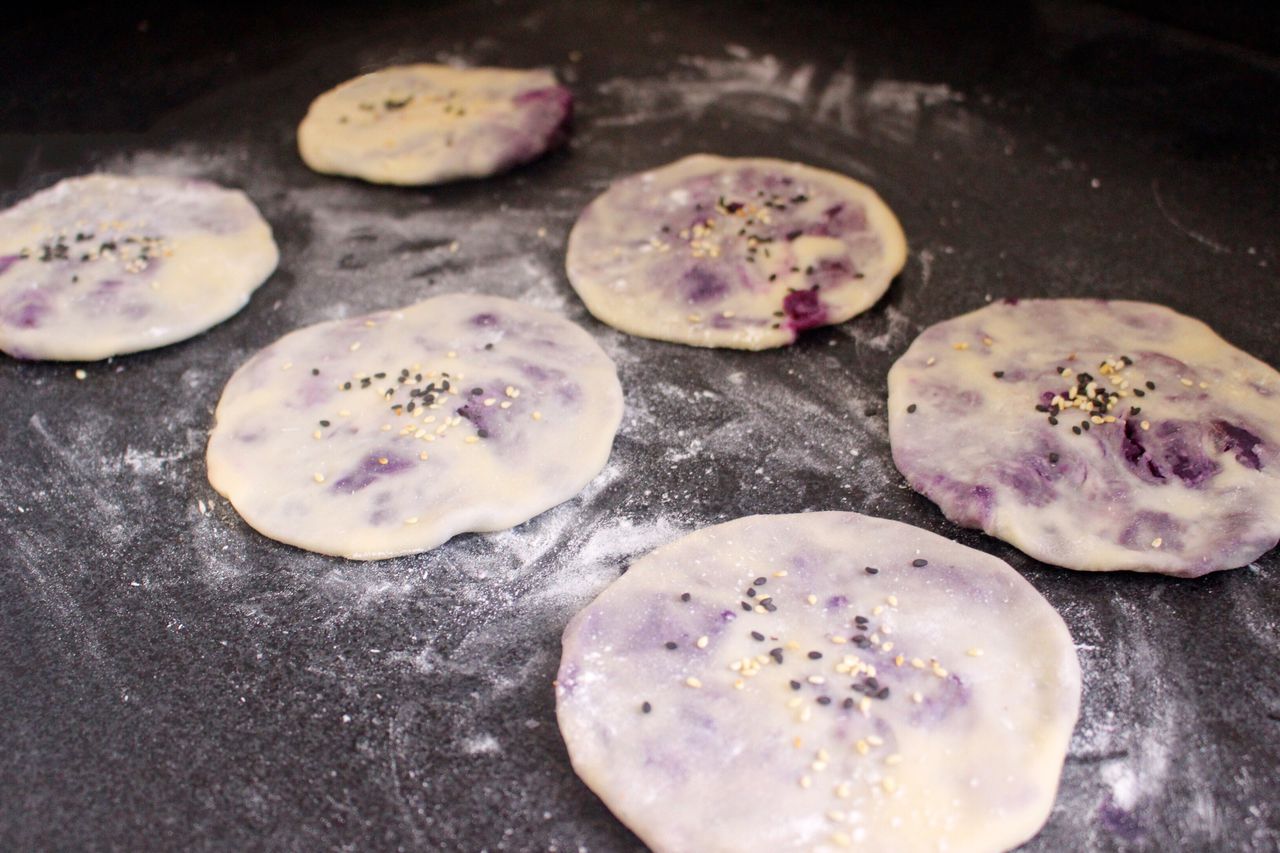 紫薯饼的做法，好吃而不腻！