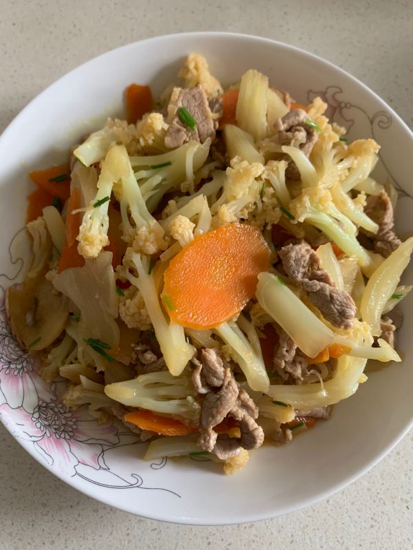 花菜胡萝卜炒肉片