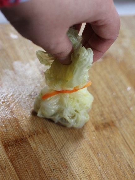 蒸白菜包的做法，妈妈们快收快收！