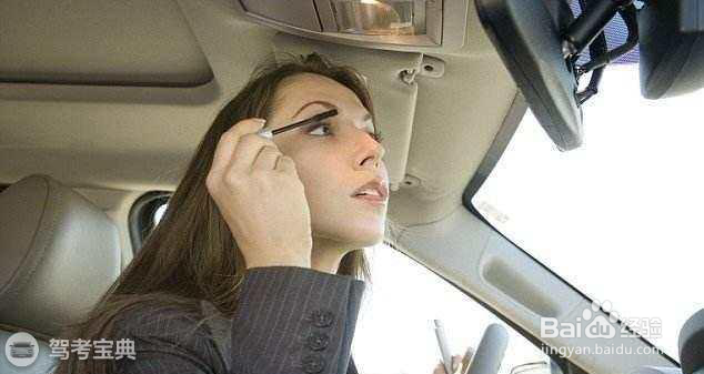 开车时千万不能有的几个小习惯