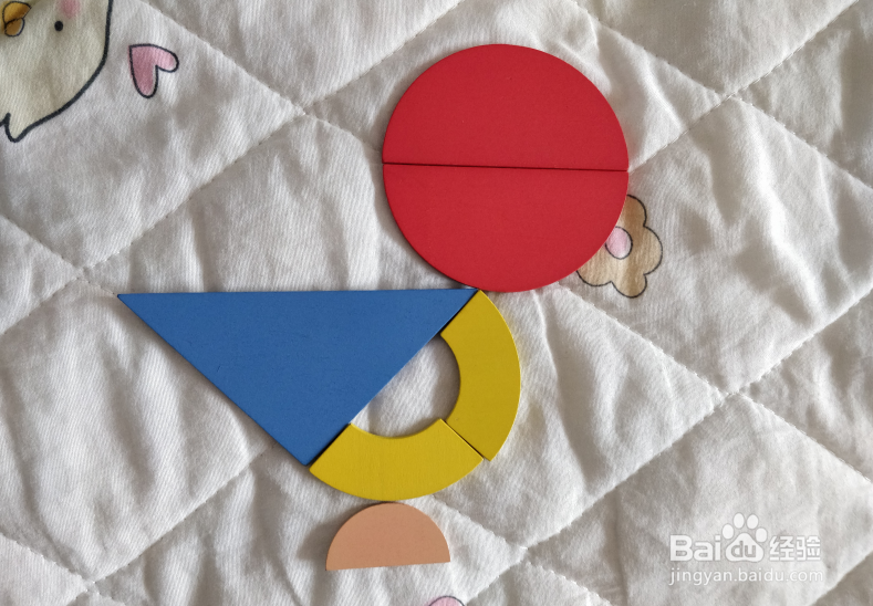 用幼儿积木怎么拼一只拍翅膀的鸟？