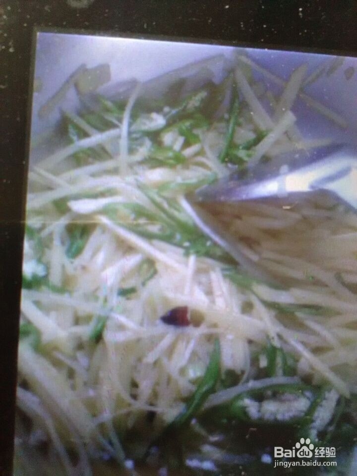 家常小菜:青椒炒土豆丝的做法