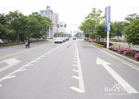 可变导向车道线怎么走