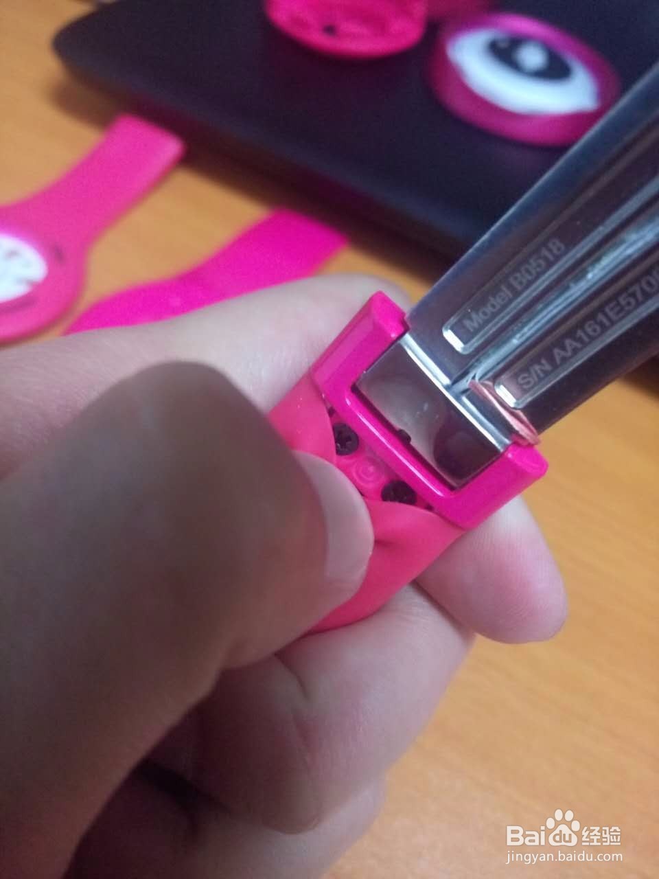 如何拆解粉色的beats solo