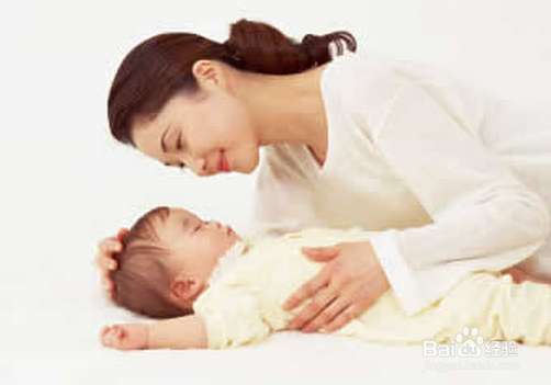 新生儿发烧时家长该如何护理