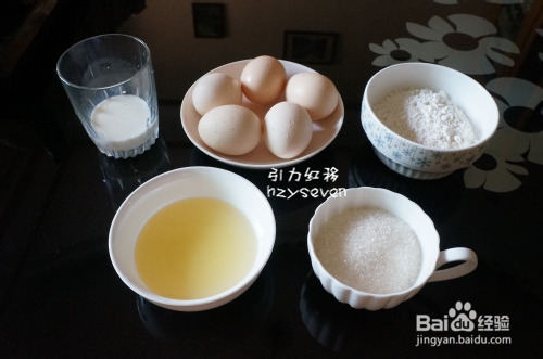 怎样做草莓彩绘戚风蛋糕卷