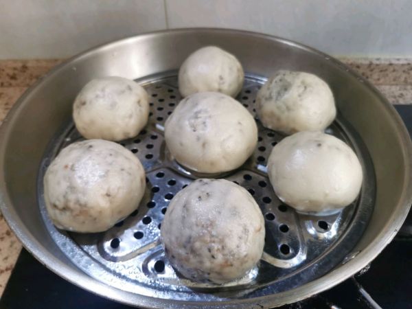 黑芝麻红枣核桃老面馒头