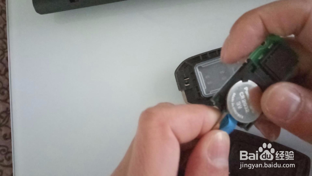 丰田汽车遥控怎么换电池