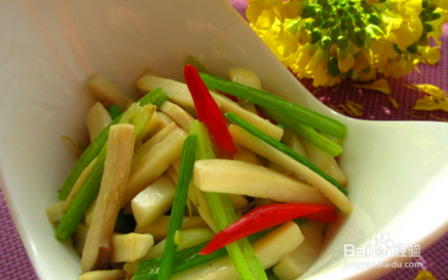 杏鲍菇炒芹菜怎么做好吃？