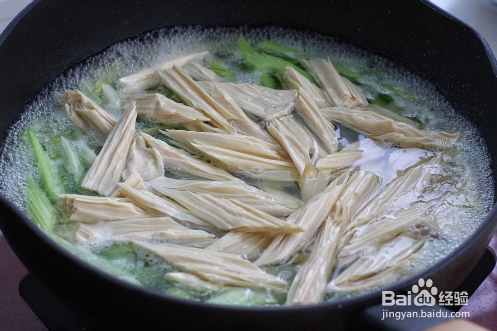 西芹腐竹拌花生怎么做?