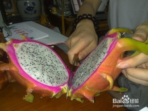 怎么样吃火龙果更方便的小窍门