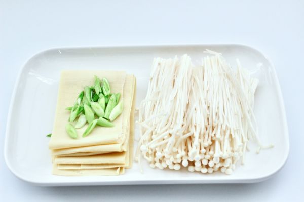 筒骨藕汤+红薯藜麦饭+剁椒金针菇豆皮