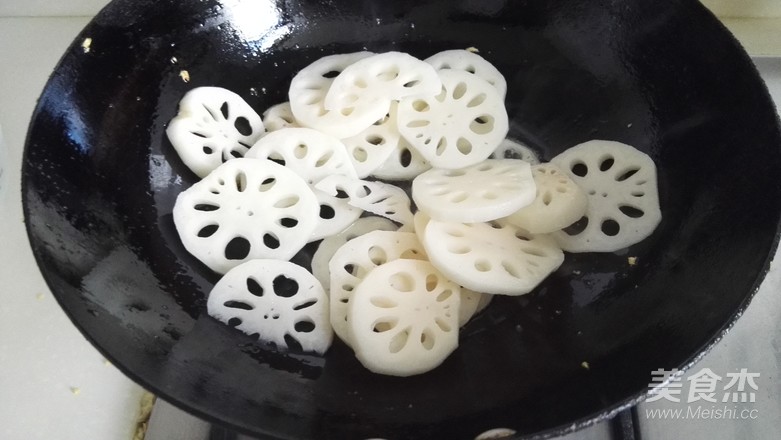 蒜油藕片的做法