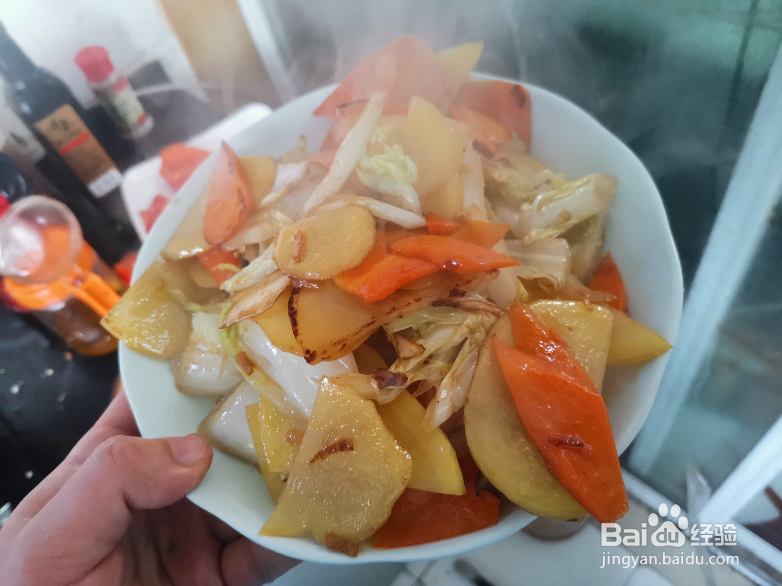 白菜炒土豆胡萝卜的做法