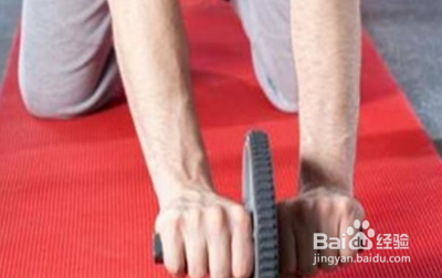 如何使用健腹轮