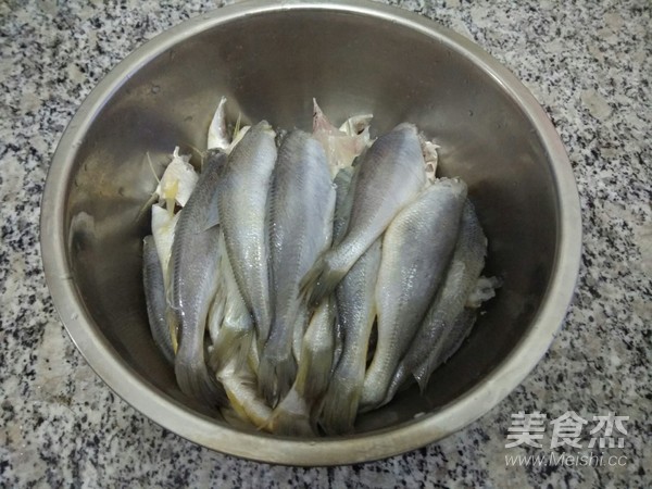 炖小黄花鱼的做法