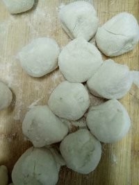 私房小厨教你包饺子，简单又美味。