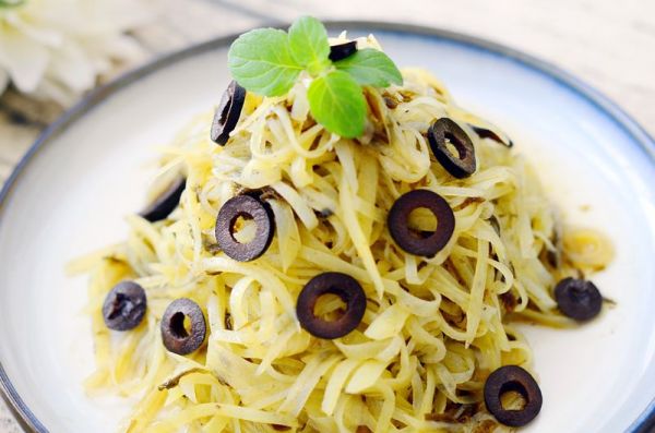 橄榄菜凉拌脆口土豆丝