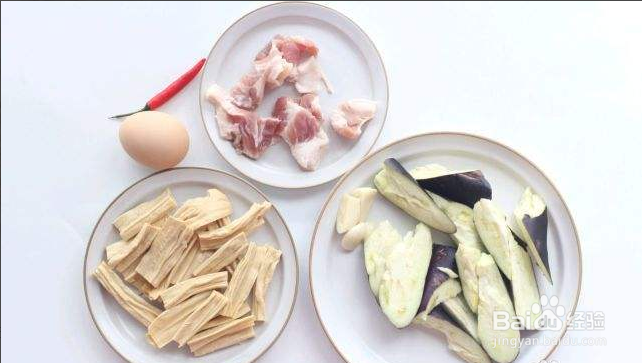 腐竹炒五花肉的做法