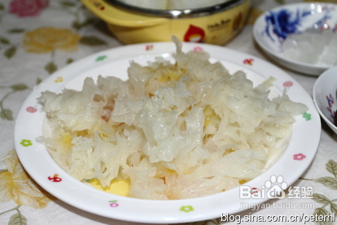 清热润肺的冰糖银耳雪梨羹