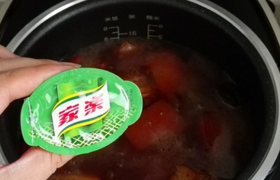 想做色泽红亮的卤肉怎么上色