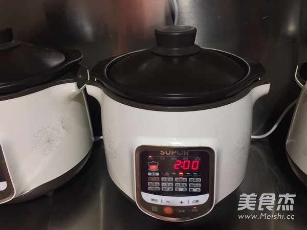 砂锅排骨炖玉米汤
