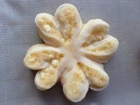 花朵椰蓉面包的做法