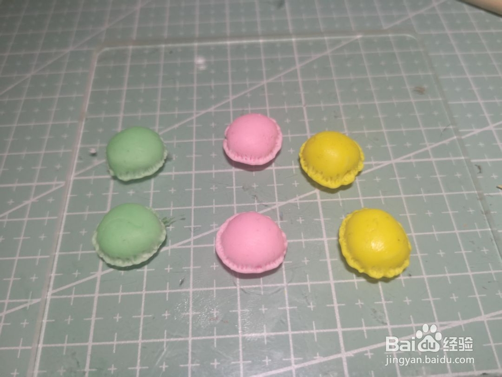 手工制作的马卡龙耳坠