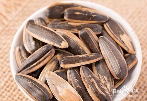 葵花籽的作用有哪些，哪些人不适合吃？