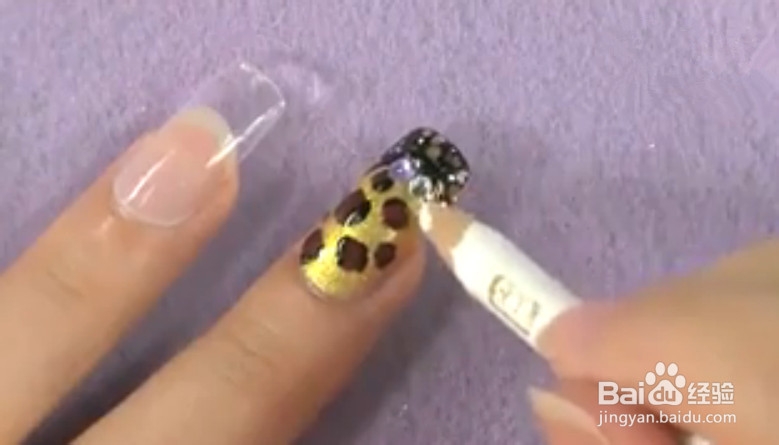 美甲：[2]如何做性感豹纹？