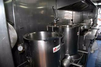 酒店厨房不锈钢厨具的清洁小窍门: