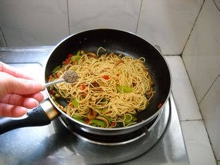 西芹牛肚辣炒面的制作方法