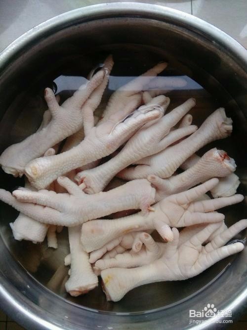 蒜香风爪制做步骤
