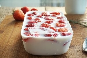 养生食补草莓牛奶羊羹的做法