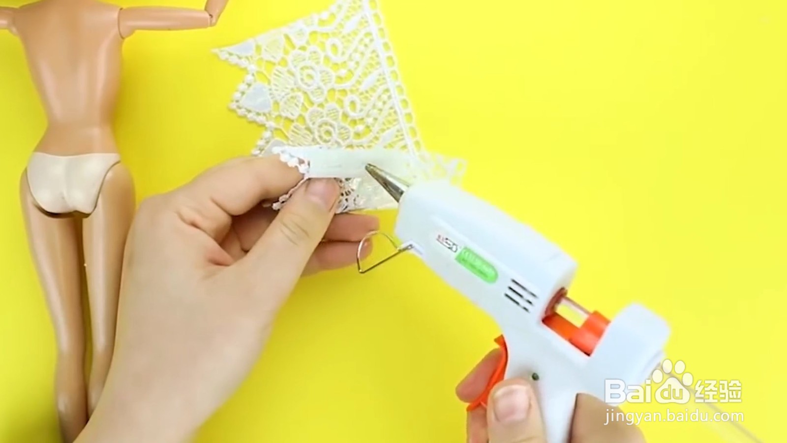 怎么给芭比娃娃制作蕾丝镂空上衣